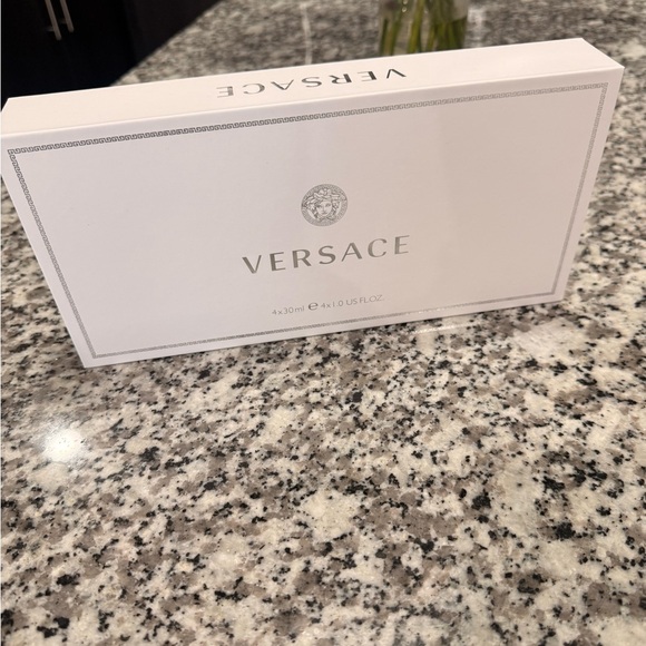 Versace Gift Set - Picture 2 of 2